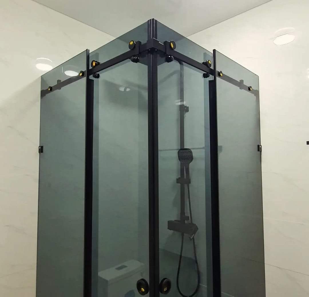 Bathroom cubical partition