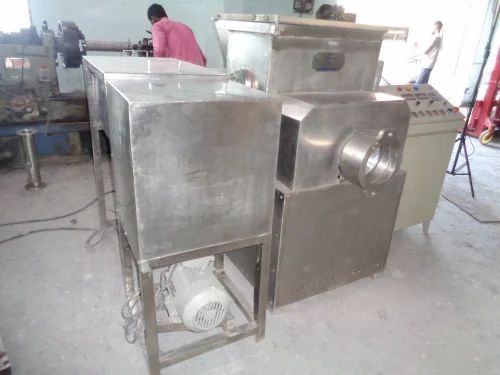 Macaroni Making Mach