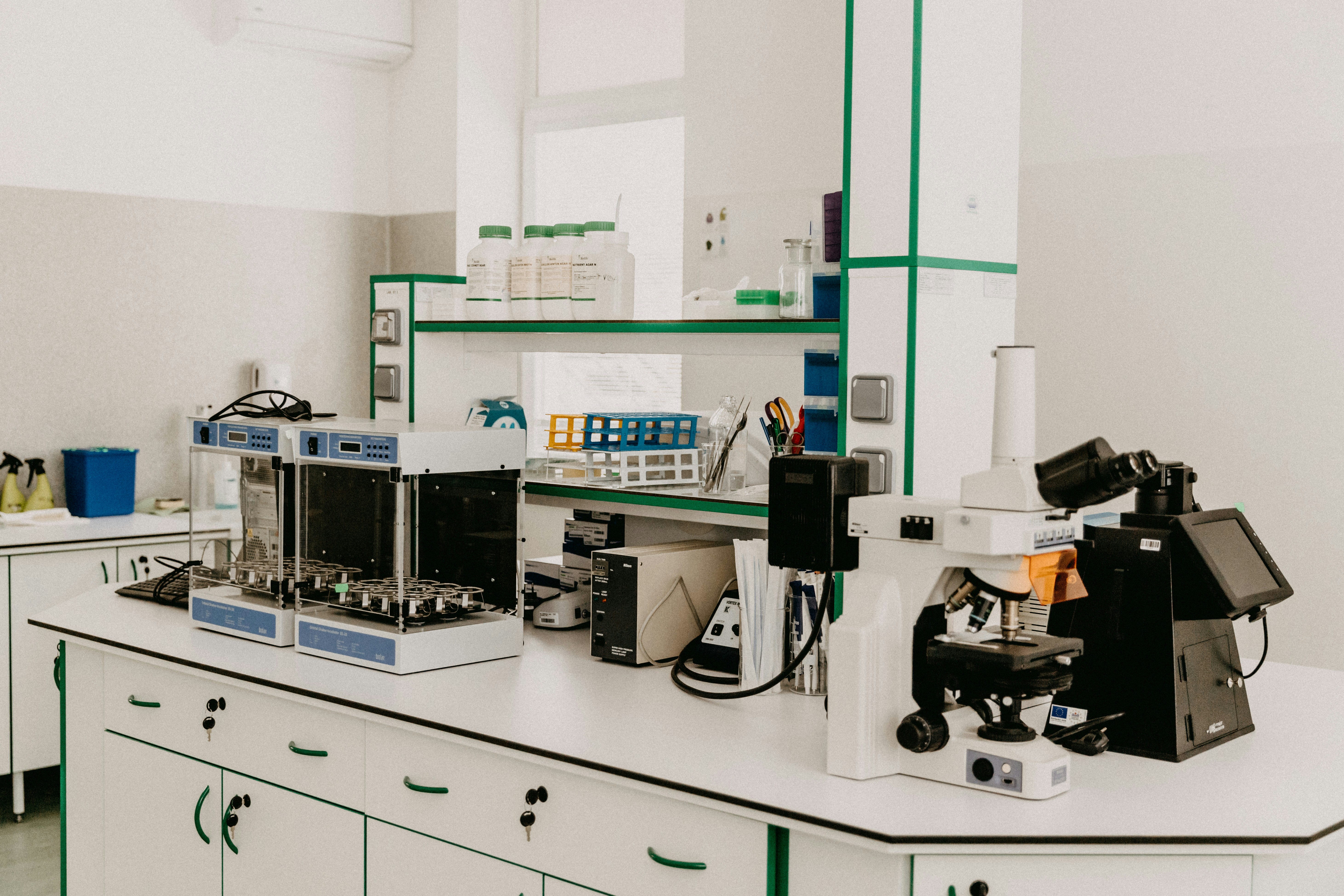 Pharmaceutical Machinery & Equ..