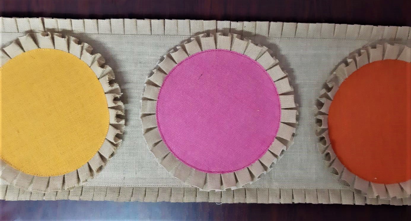 Multicolored Placemats with frills