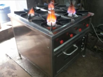 4 Burner Gas Range